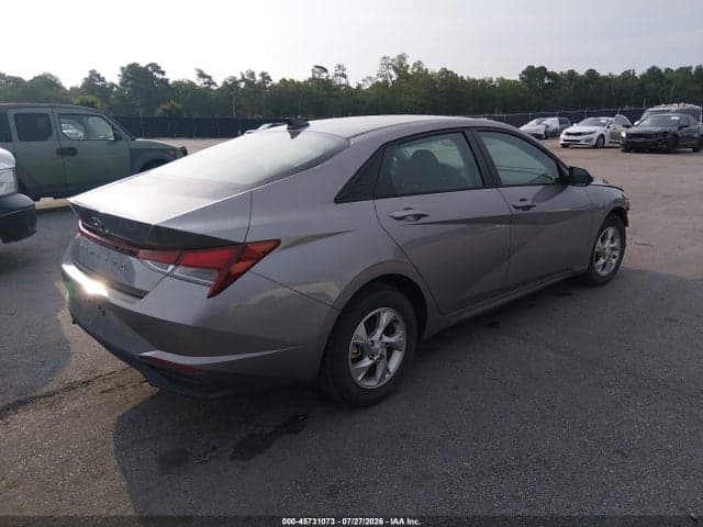 2023 HYUNDAI ELANTRA SE 4