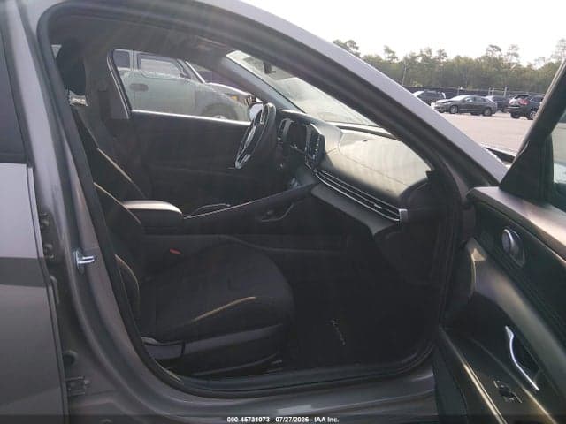 2023 HYUNDAI ELANTRA SE 5