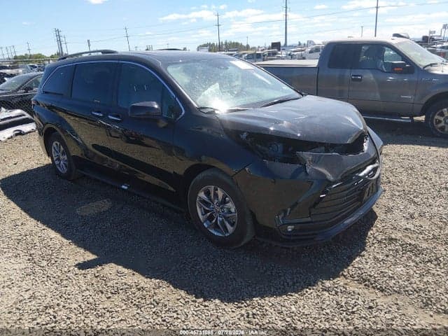 2026 TOYOTA SIENNA XLE 1