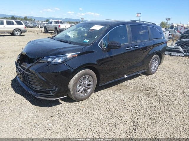2026 TOYOTA SIENNA XLE 2