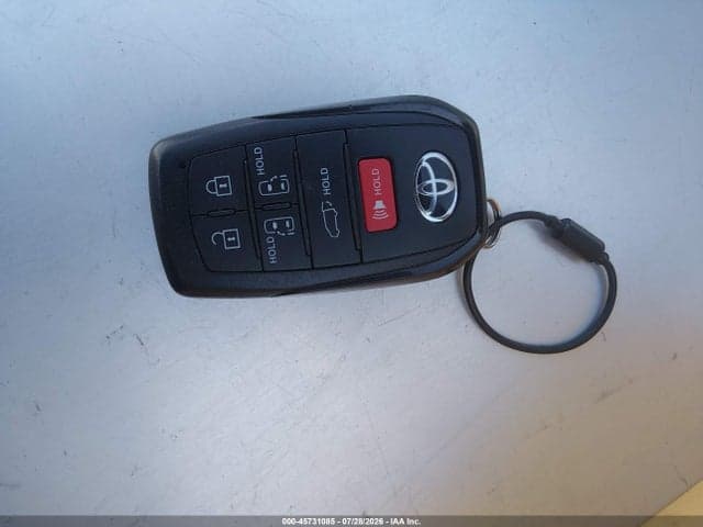 2026 TOYOTA SIENNA XLE 11