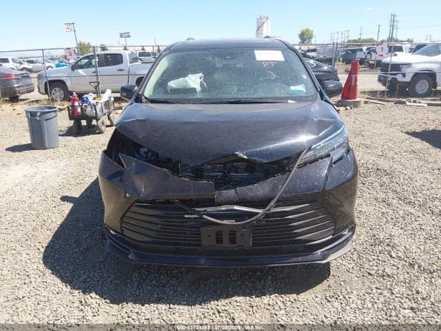 2026 TOYOTA SIENNA XLE 13