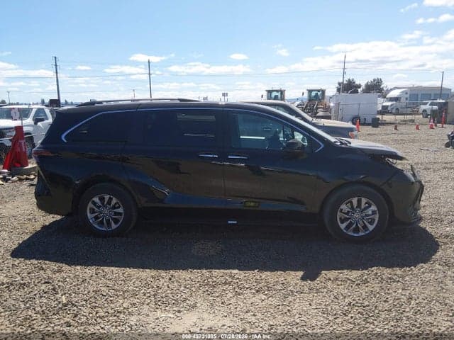 2026 TOYOTA SIENNA XLE 14