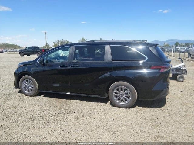 2026 TOYOTA SIENNA XLE 15