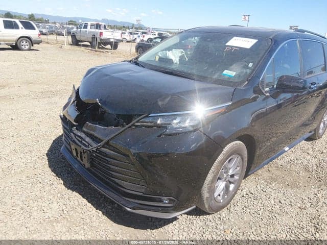 2026 TOYOTA SIENNA XLE 19
