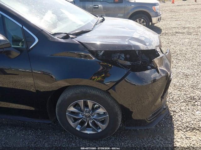 2026 TOYOTA SIENNA XLE 20