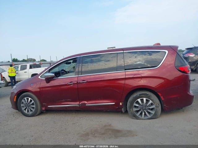 2022 CHRYSLER PACIFICA HYBRID LIMITED 15