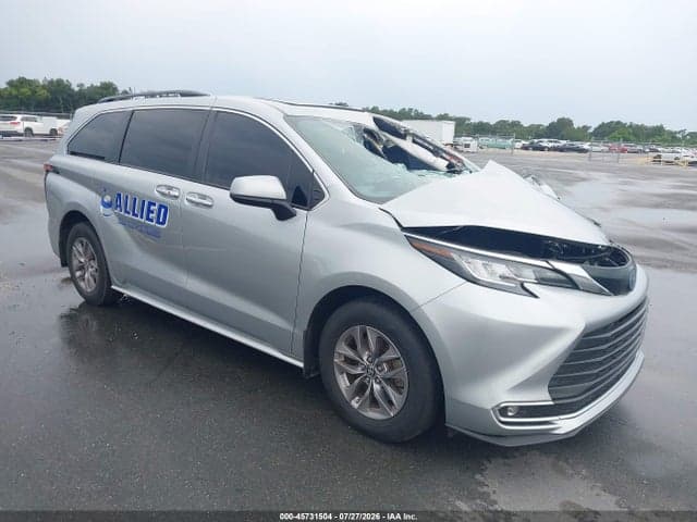 2023 TOYOTA SIENNA XLE - 1
