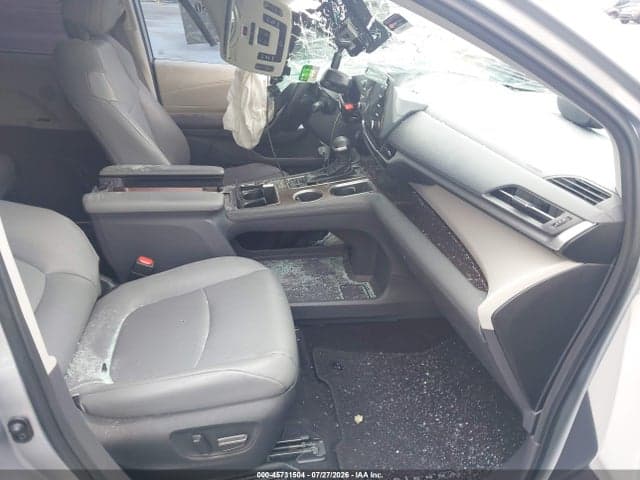 2023 TOYOTA SIENNA XLE 5