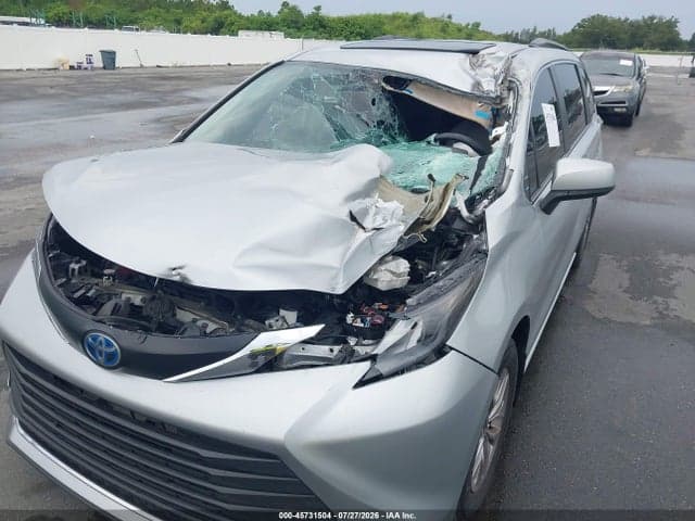 2023 TOYOTA SIENNA XLE 6