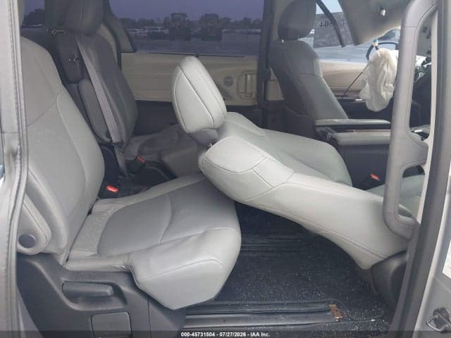 2023 TOYOTA SIENNA XLE 8