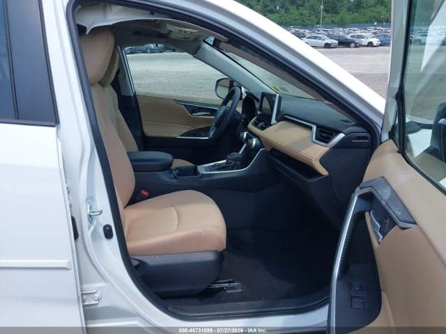2024 TOYOTA RAV4 HYBRID XLE 5