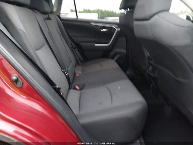 2022 TOYOTA RAV4 XLE 8