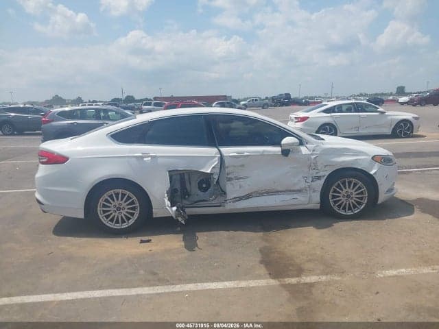 2017 FORD FUSION SE 12