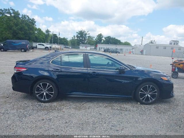 2019 TOYOTA CAMRY SE 14