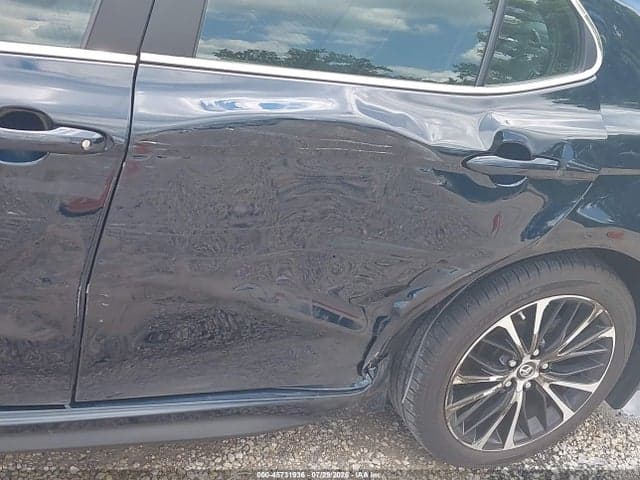 2019 TOYOTA CAMRY SE 19