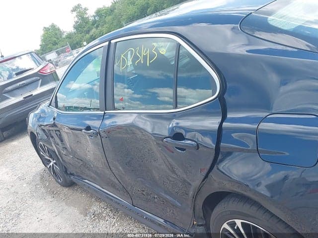 2019 TOYOTA CAMRY SE 20