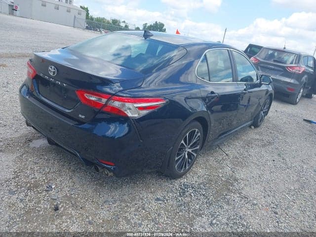 2019 TOYOTA CAMRY SE 4
