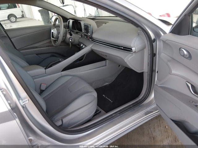 2021 HYUNDAI ELANTRA SE 5