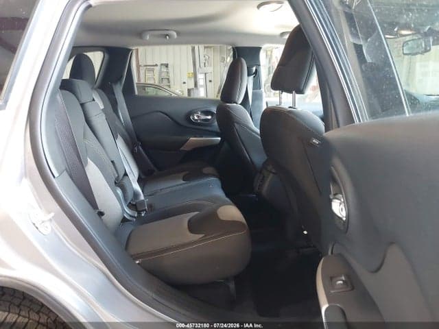 2018 JEEP CHEROKEE LATITUDE 4X4 8