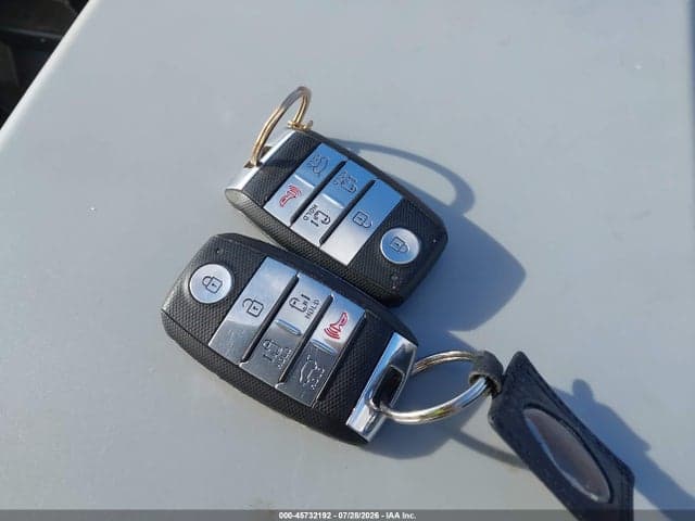 2017 KIA SEDONA LX 11