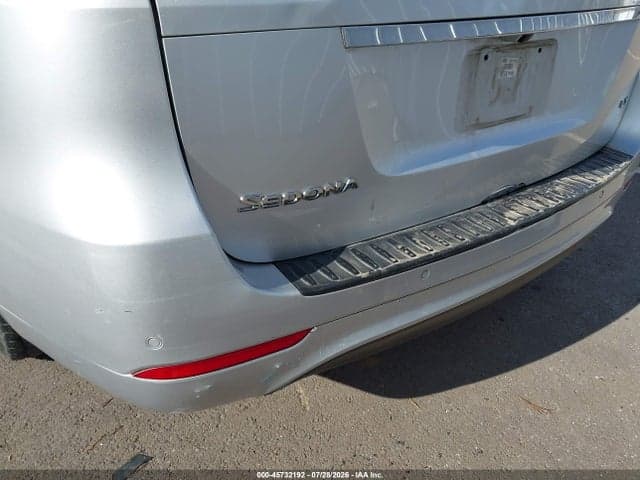2017 KIA SEDONA LX 6