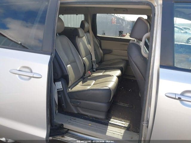 2017 KIA SEDONA LX 8