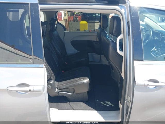 2020 CHRYSLER VOYAGER LXI 8