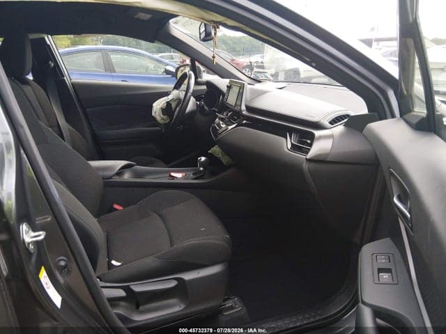 2018 TOYOTA C-HR XLE PREMIUM 5