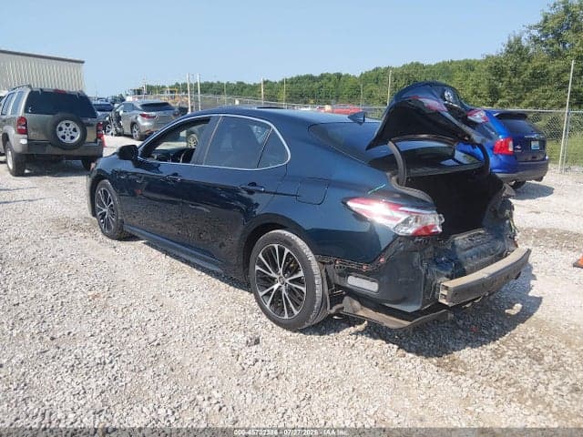 2020 TOYOTA CAMRY SE 3