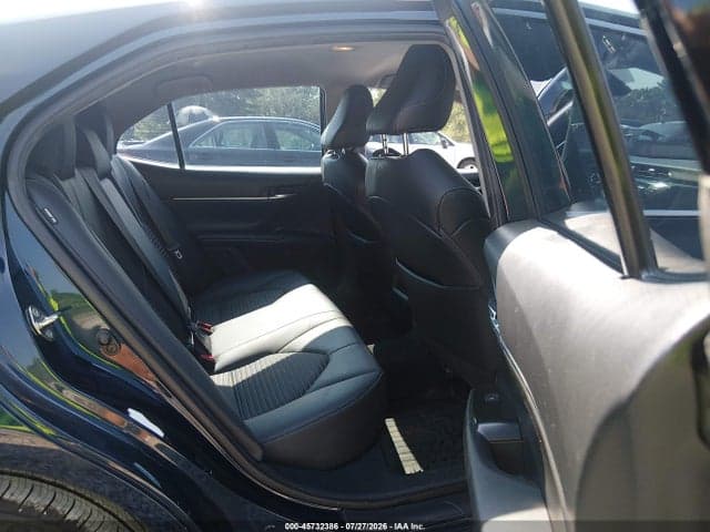 2020 TOYOTA CAMRY SE 8