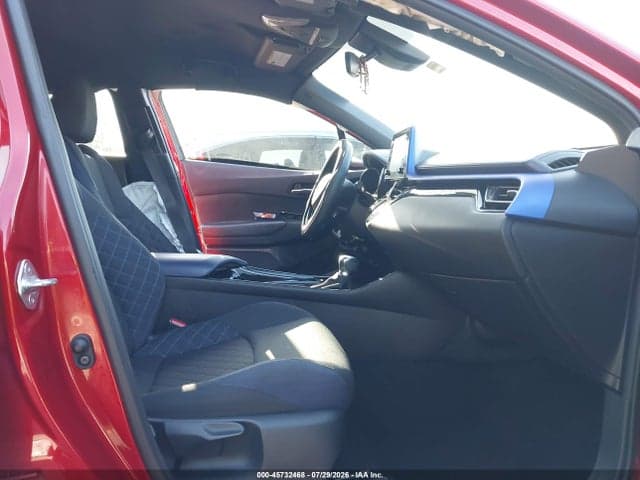 2021 TOYOTA C-HR XLE 5