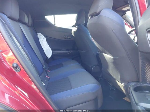 2021 TOYOTA C-HR XLE 8