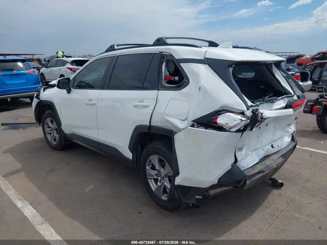 2025 TOYOTA RAV4 XLE 3