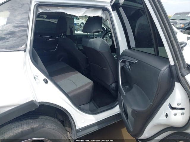 2025 TOYOTA RAV4 XLE 8