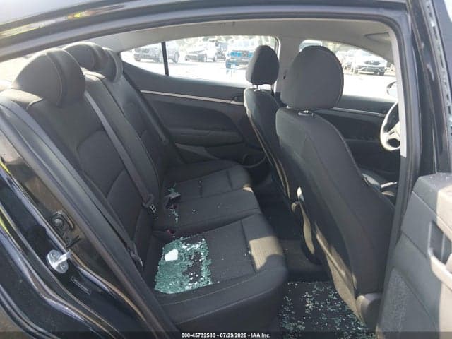 2018 HYUNDAI ELANTRA SE 8