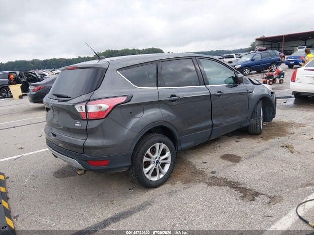 2017 FORD ESCAPE SE 4