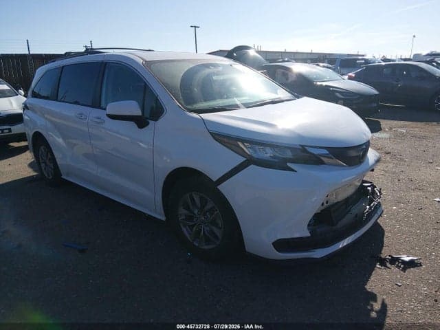 2023 TOYOTA SIENNA LE 1