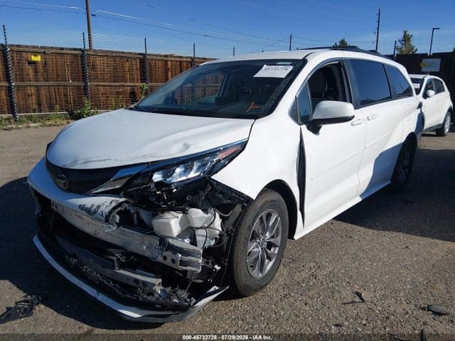 2023 TOYOTA SIENNA LE 2