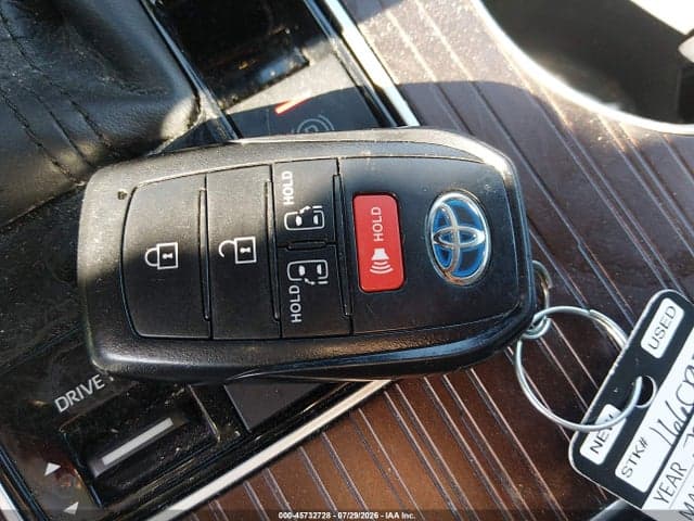 2023 TOYOTA SIENNA LE 11