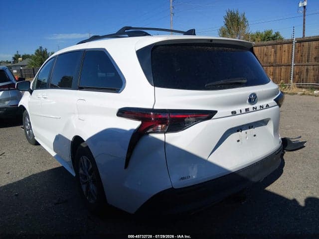 2023 TOYOTA SIENNA LE 3