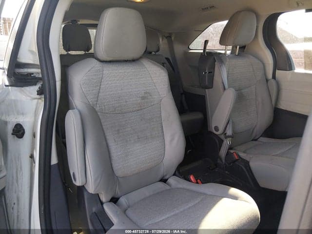 2023 TOYOTA SIENNA LE 8