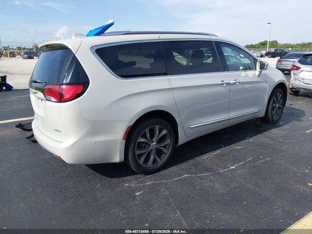 2017 CHRYSLER PACIFICA LIMITED 4