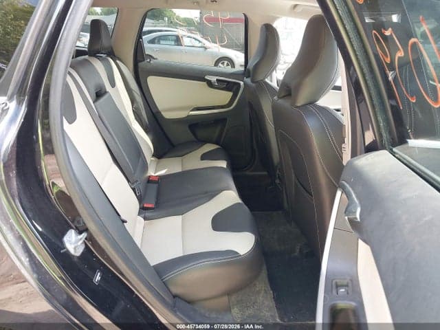 2017 VOLVO XC60 T6 DYNAMIC 8