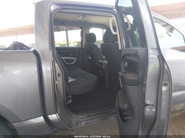 2017 NISSAN TITAN SV 8