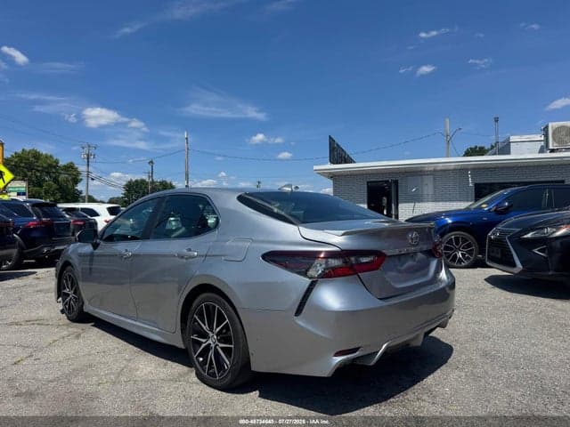 2021 TOYOTA CAMRY SE 3