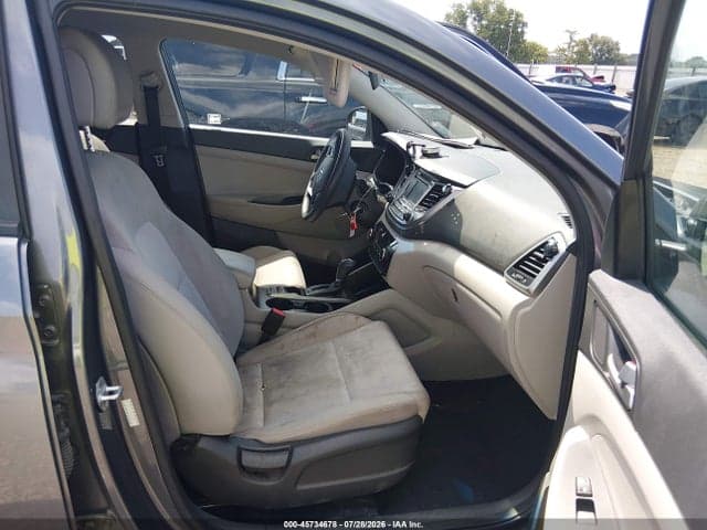 2017 HYUNDAI TUCSON SE 5