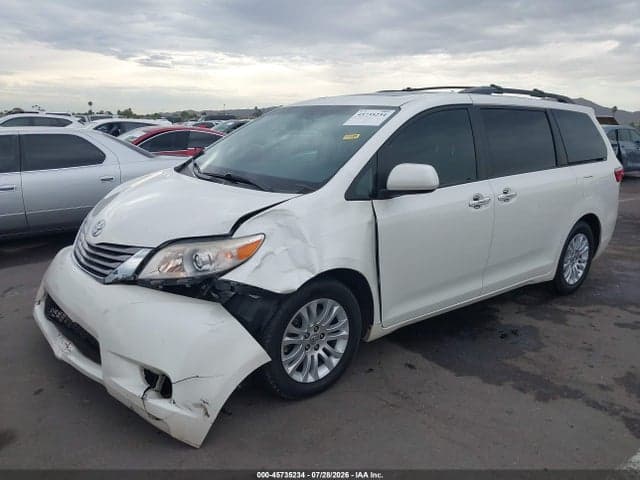 2017 TOYOTA SIENNA XLE 8 PASSENGER 2