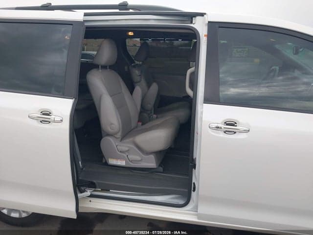 2017 TOYOTA SIENNA XLE 8 PASSENGER 8