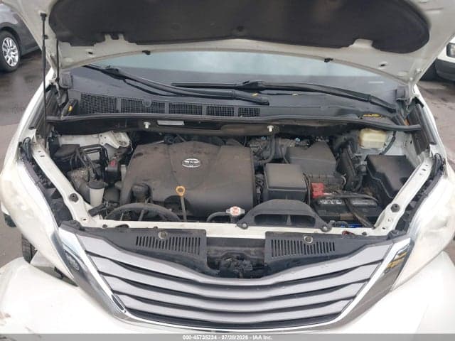 2017 TOYOTA SIENNA XLE 8 PASSENGER 10